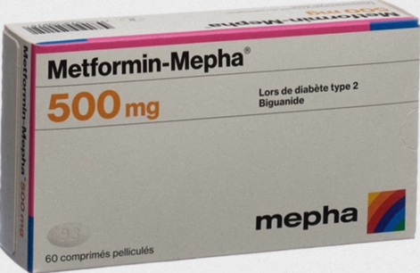 Acheter Metformin - Illustration de comprimés et balance de santé